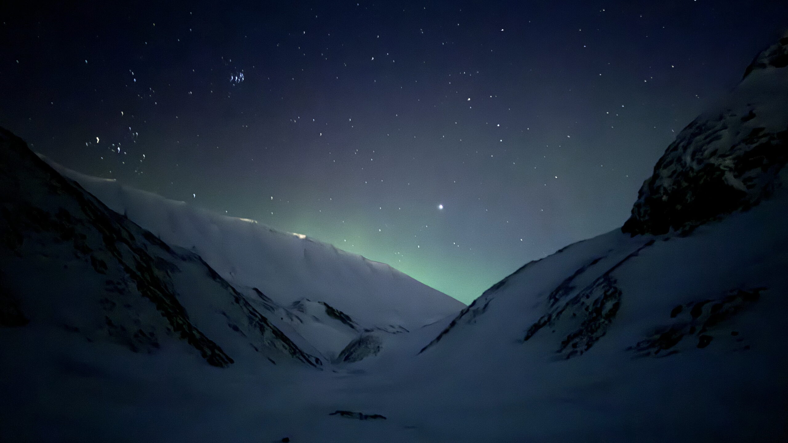 Four days on Svalbard with hiking, dog sled and snow mobile