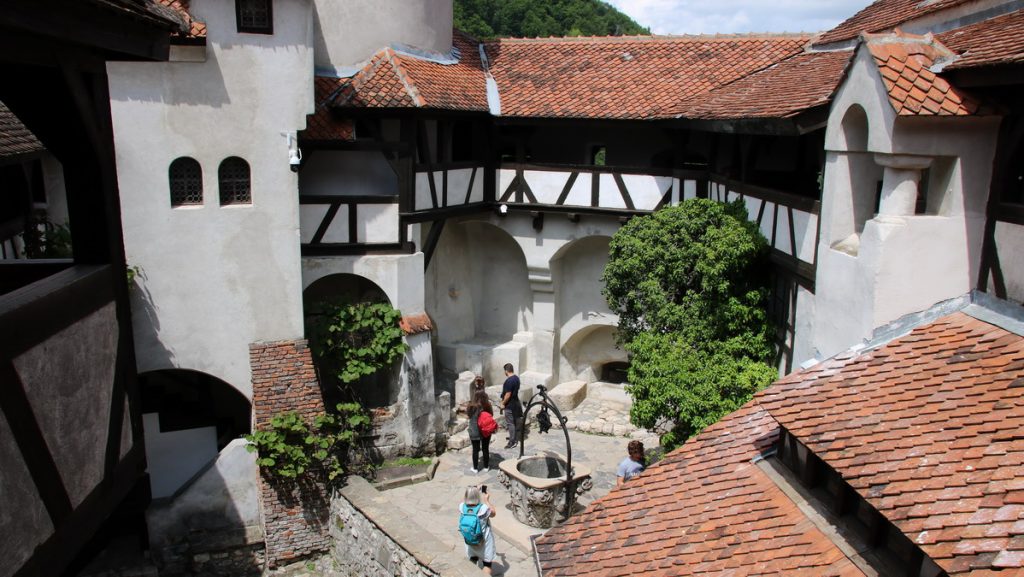 Bran castle yard